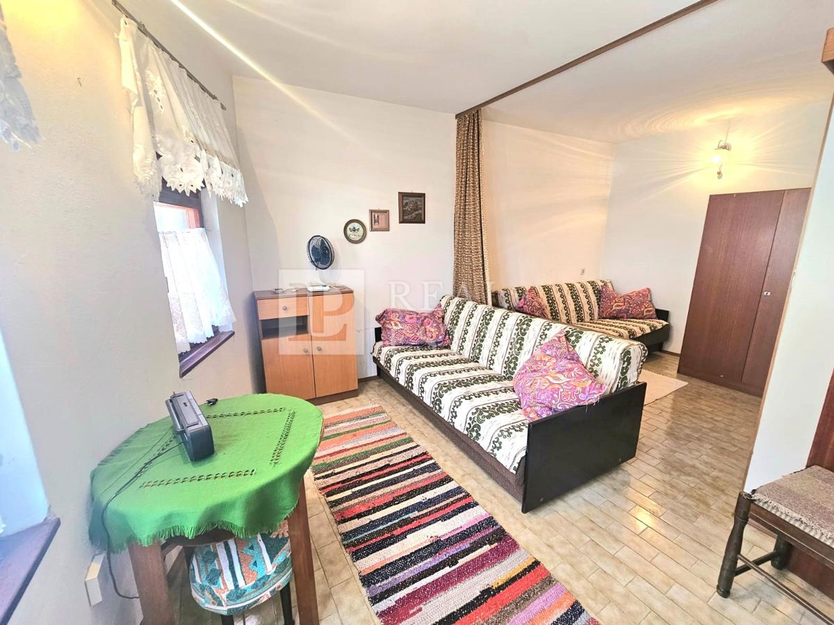 NOVI VINODOLSKI - casa con 4 appartamenti a 100 metri dal mare