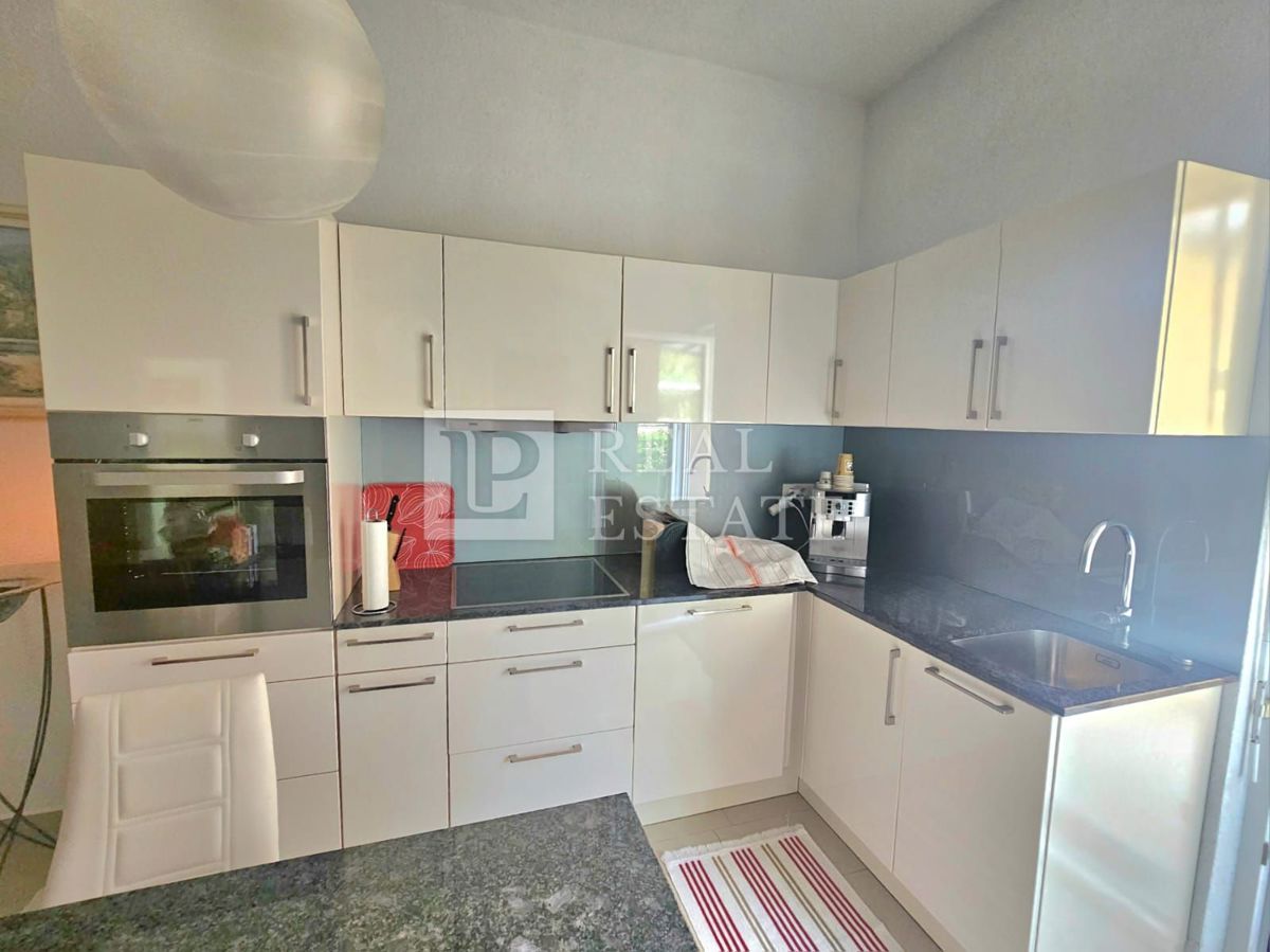 JADRANOVO - appartamento con garage, cucina estiva e taverna