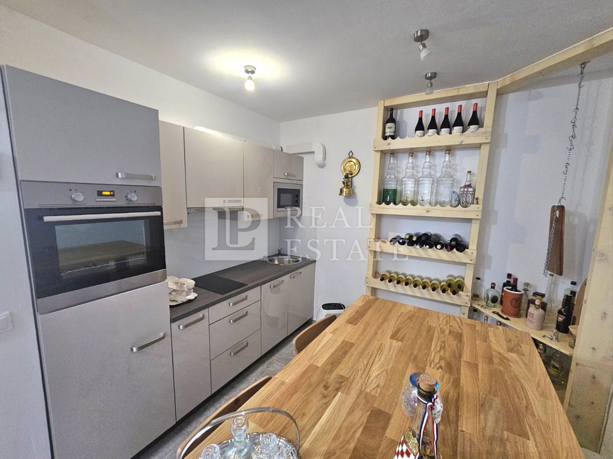 JADRANOVO - appartamento con garage, cucina estiva e taverna