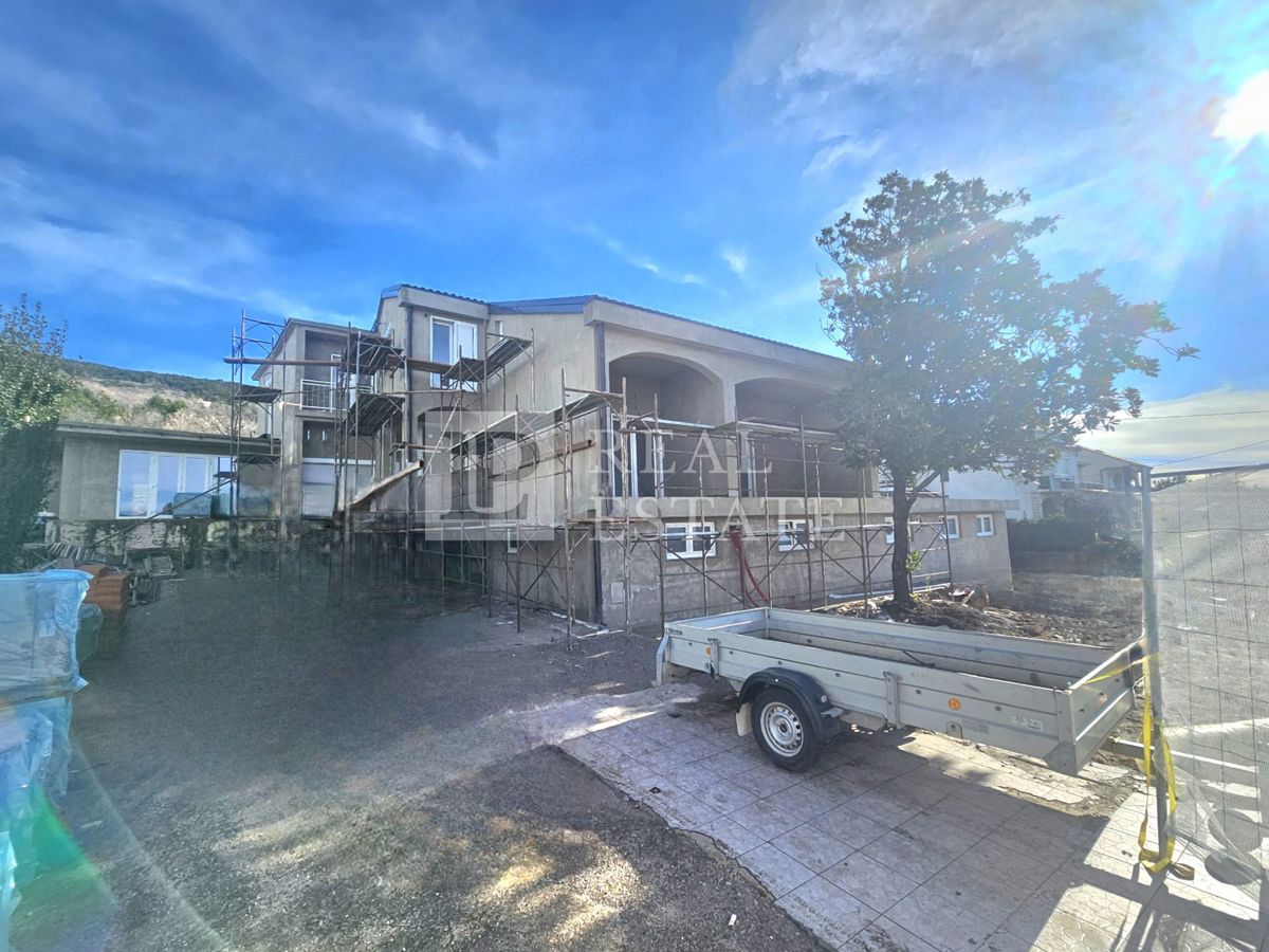 CRIKVENICA - Appartamento con 1 camera da letto + soggiorno e parcheggio privato