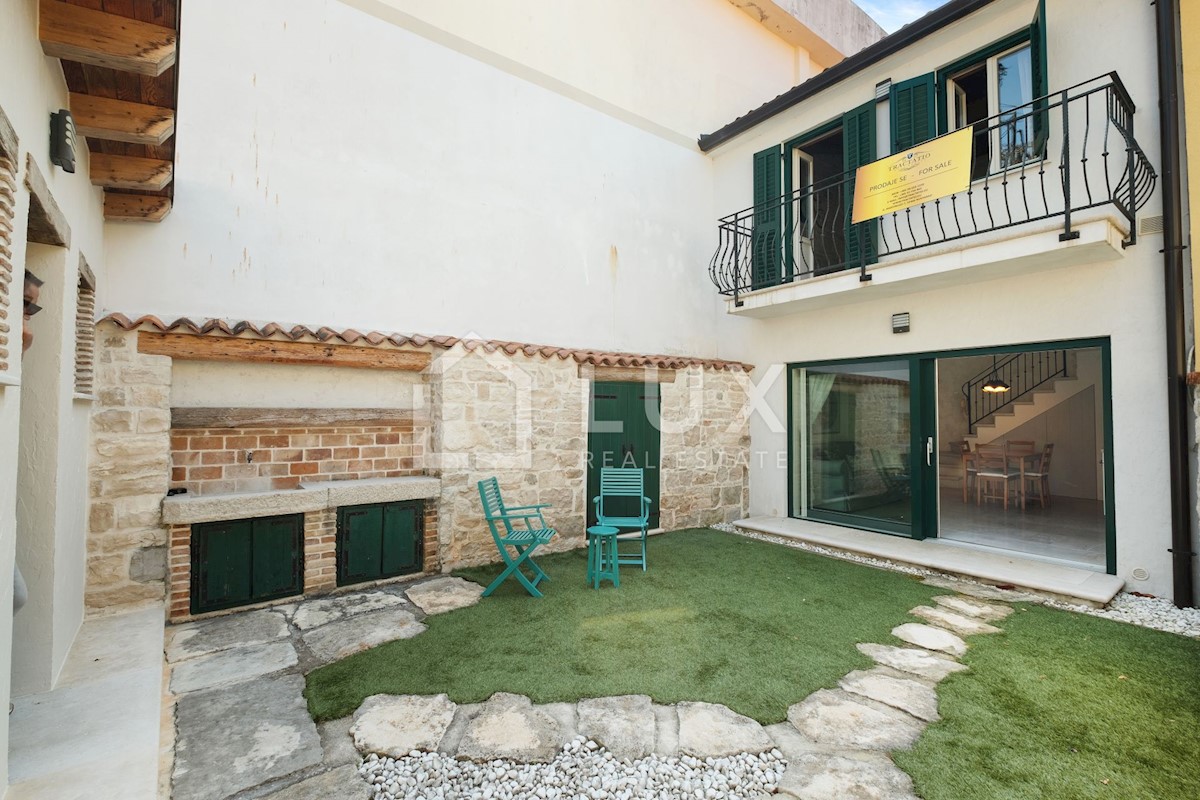 NOVIGRAD - casa in pietra a 30 metri dal mare, centro citta