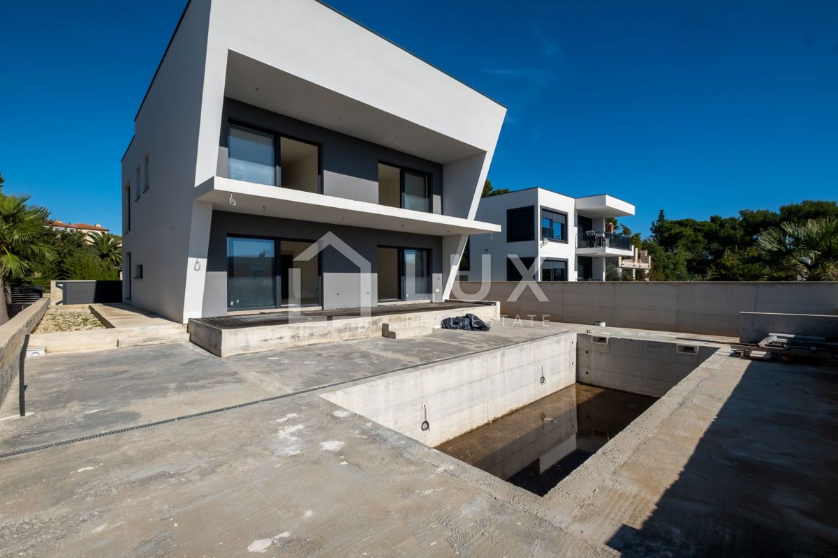 MEDULINO - villa con piscina, di nuova costruzione