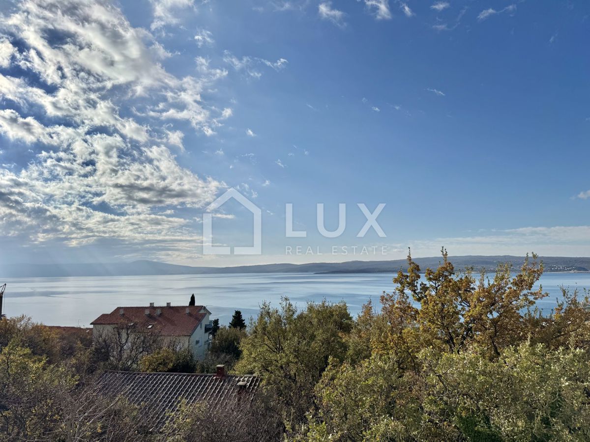 CRIKVENICA - due appartamenti, 106m2, 150m dal mare, nuova costruzione