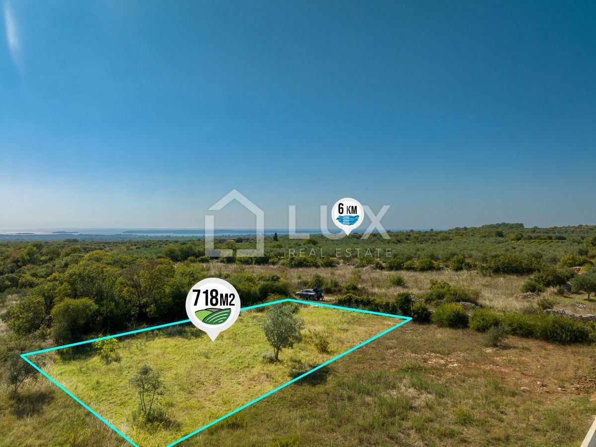 VODNJAN - terreno edificabile 718m2