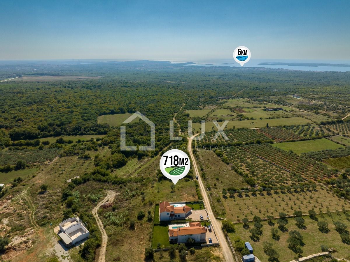 VODNJAN - terreno edificabile 718m2