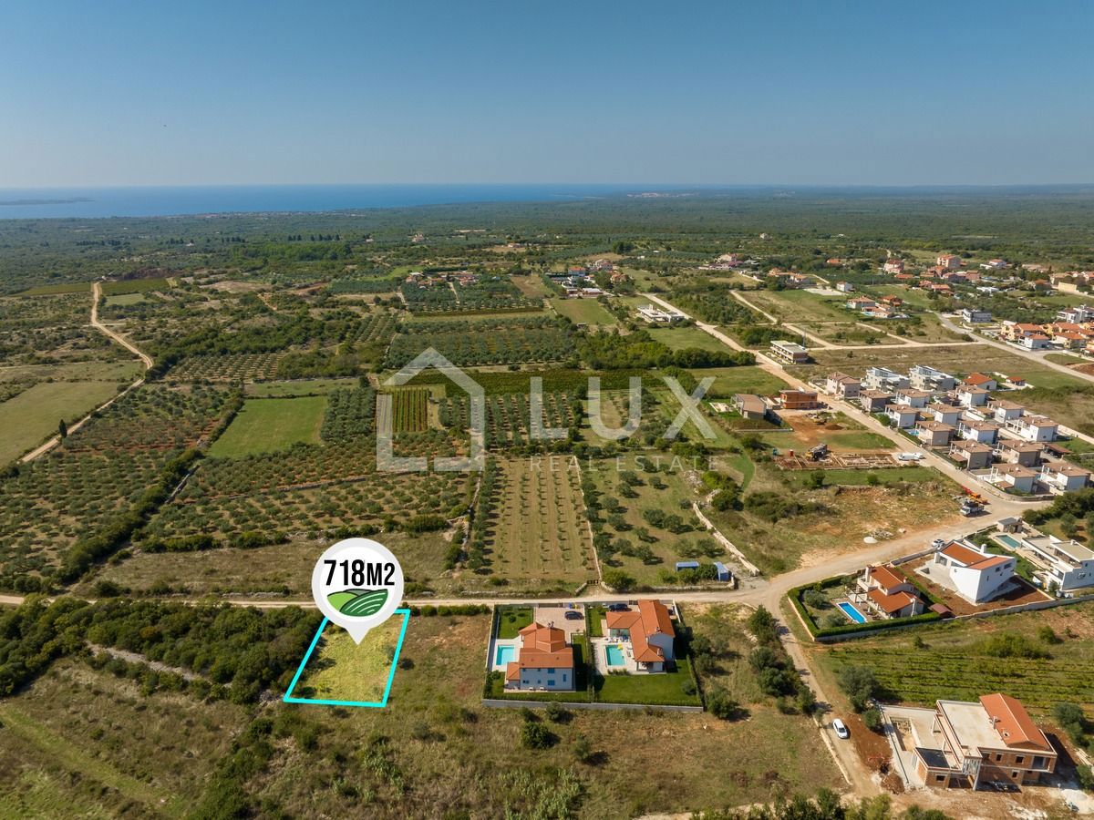 VODNJAN - terreno edificabile 718m2