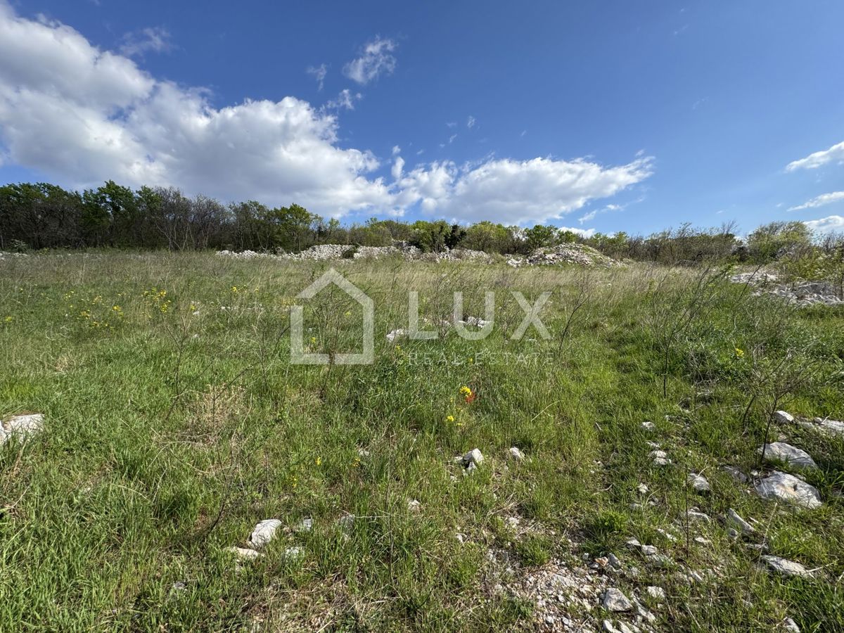 KLENOVICA - terreno edificabile 823m2, 200m dal mare