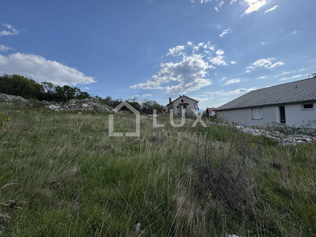 KLENOVICA - terreno edificabile 823m2, 200m dal mare