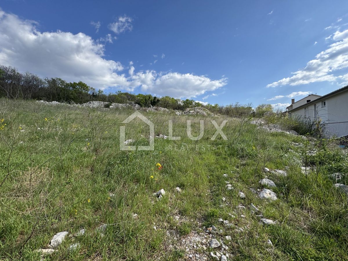 KLENOVICA - terreno edificabile 823m2, 200m dal mare