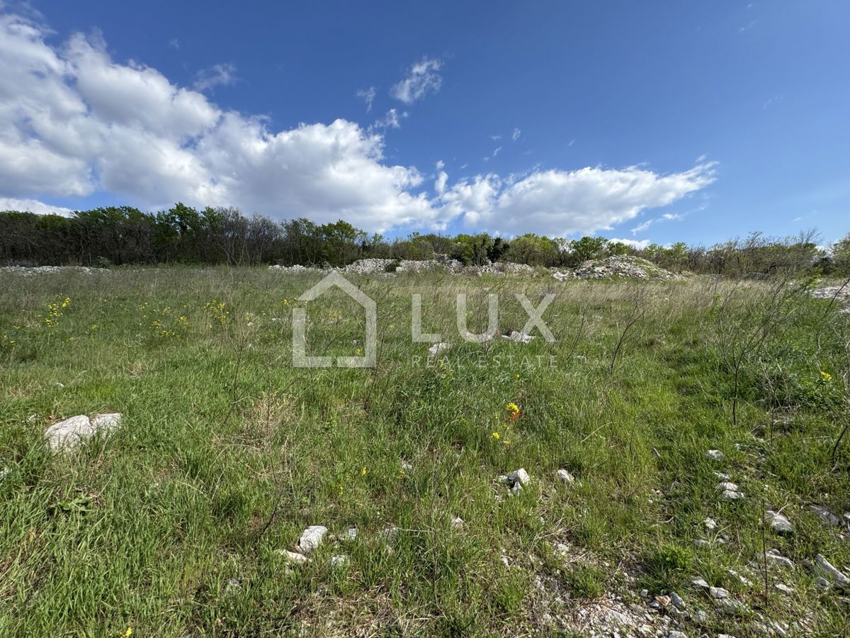 KLENOVICA - terreno edificabile 823m2, 200m dal mare