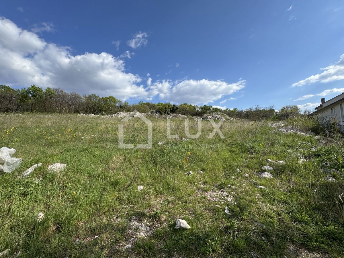KLENOVICA - terreno edificabile 823m2, 200m dal mare