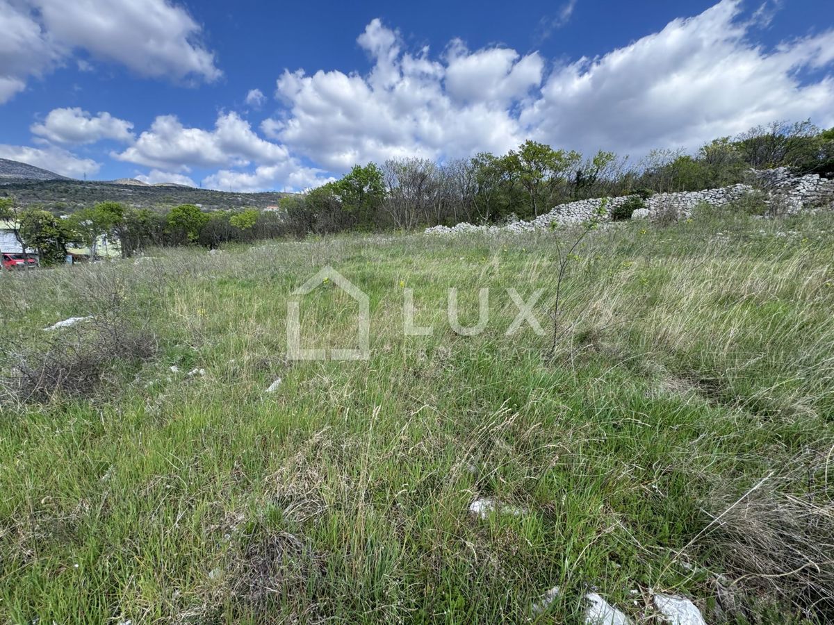 KLENOVICA - terreno edificabile 823m2, 200m dal mare