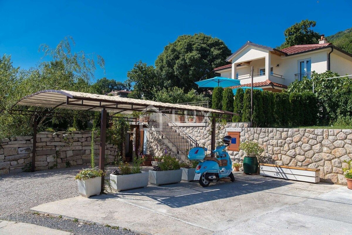 BRIBIR - villa con piscina e vista mare