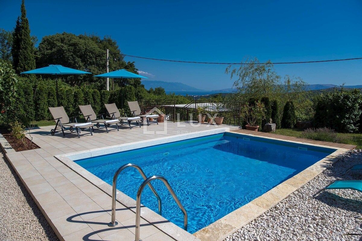 BRIBIR - villa con piscina e vista mare