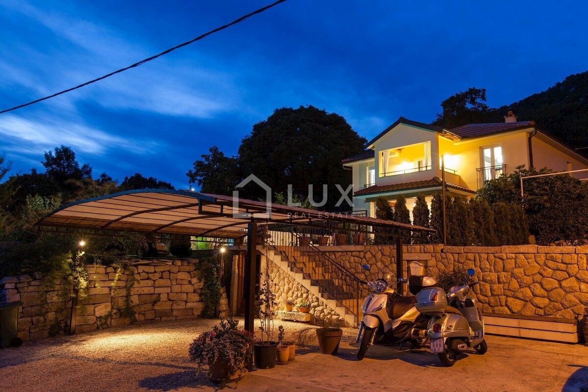 BRIBIR - villa con piscina e vista mare