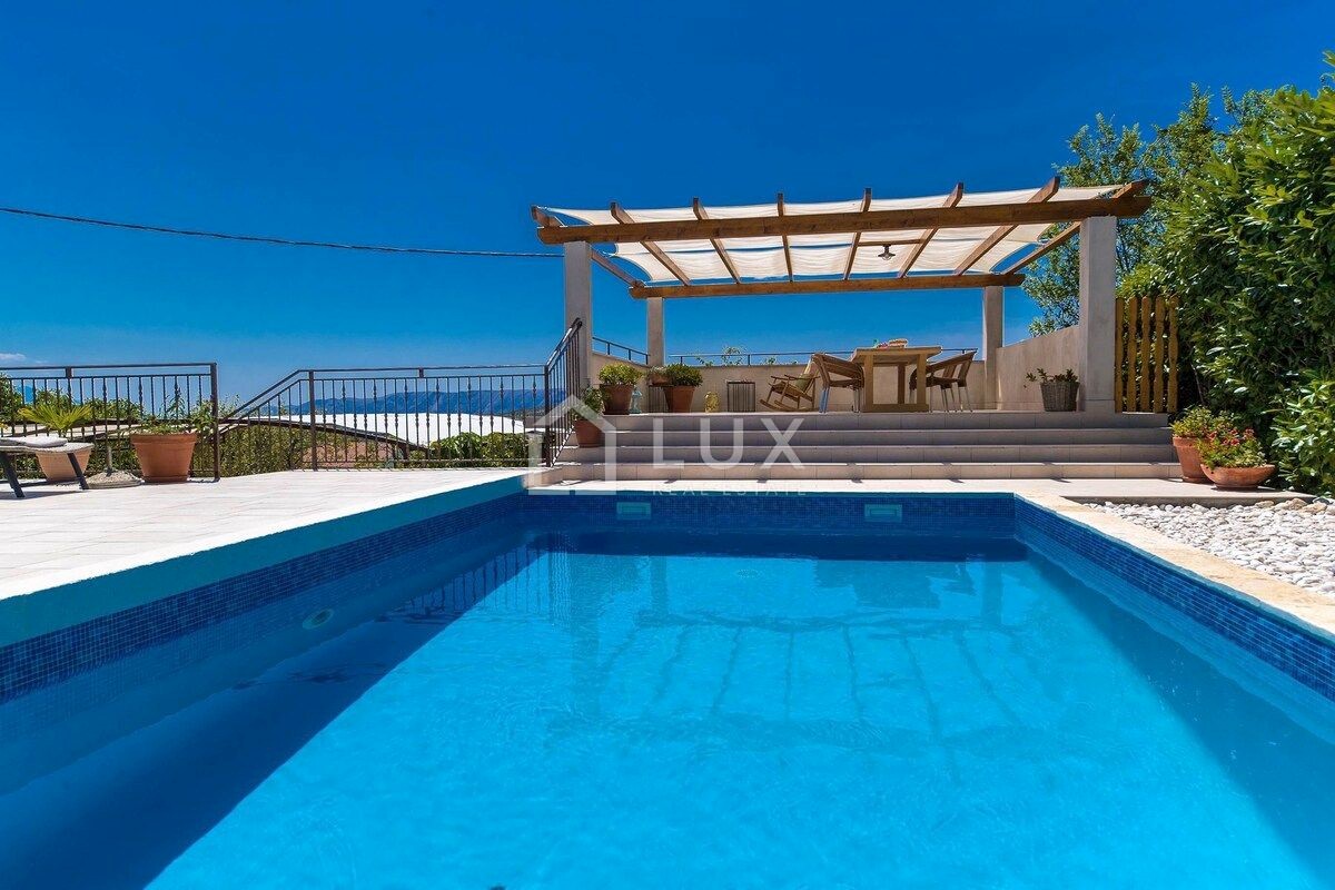 BRIBIR - villa con piscina e vista mare