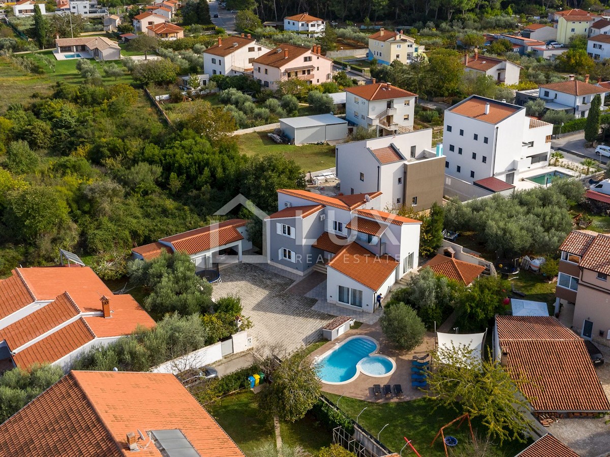 PULA - villa con piscina su un terreno di 1116m2