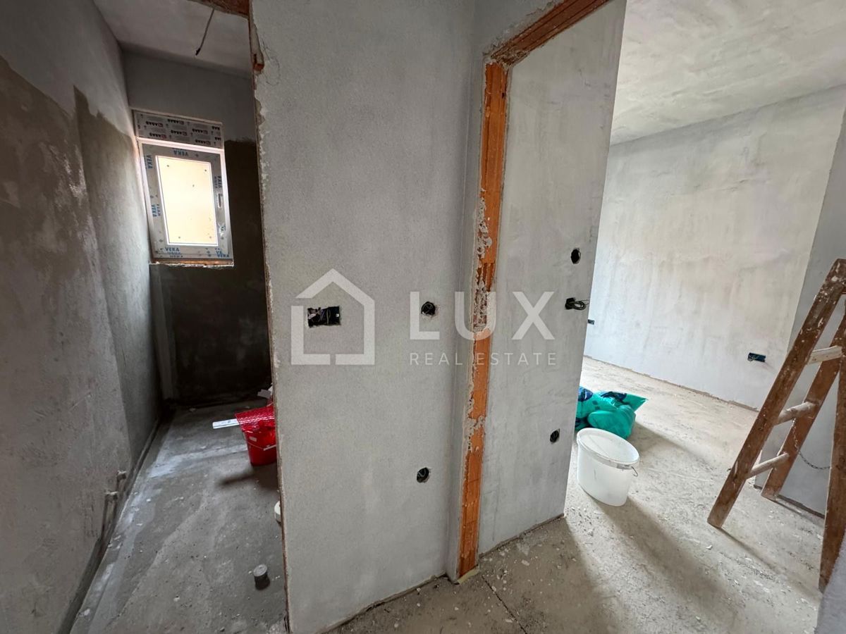 JADRANOVO - appartamento duplex con piscina, non finito