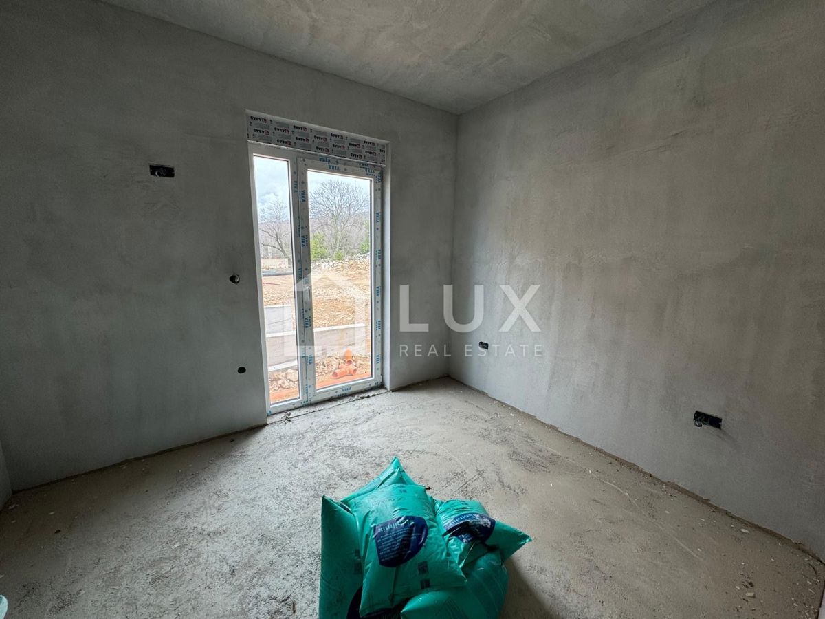 JADRANOVO - appartamento duplex con piscina, non finito