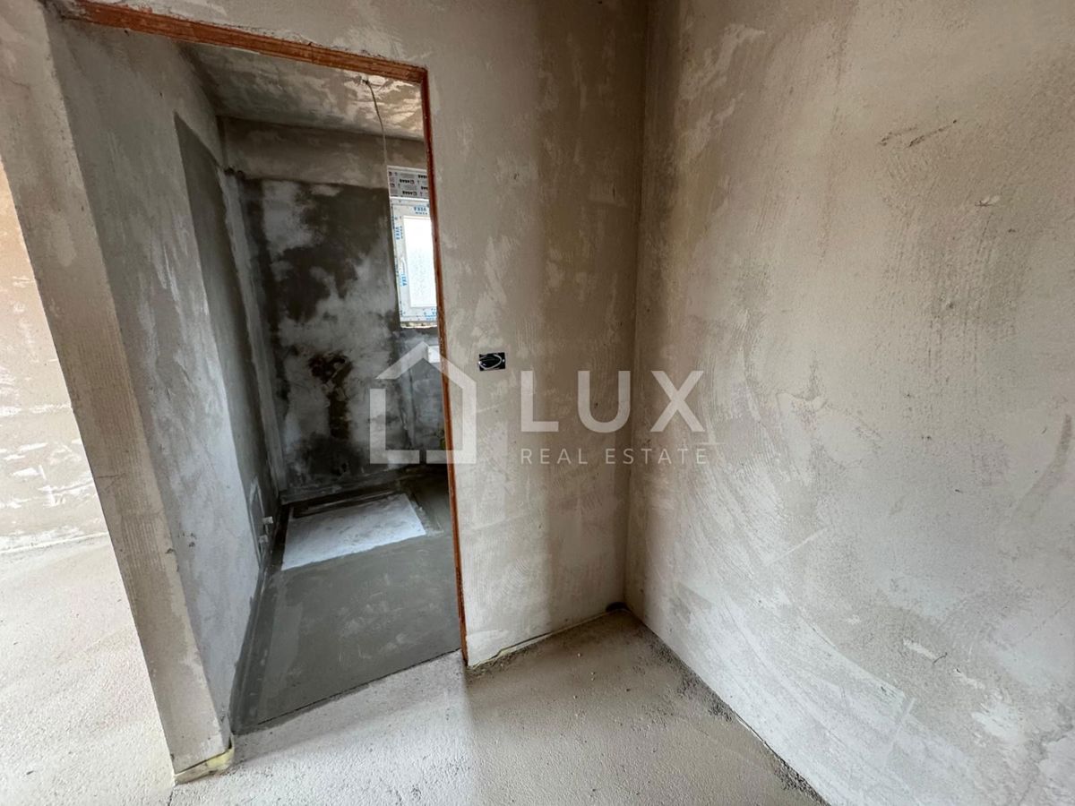 JADRANOVO - appartamento duplex con piscina, non finito