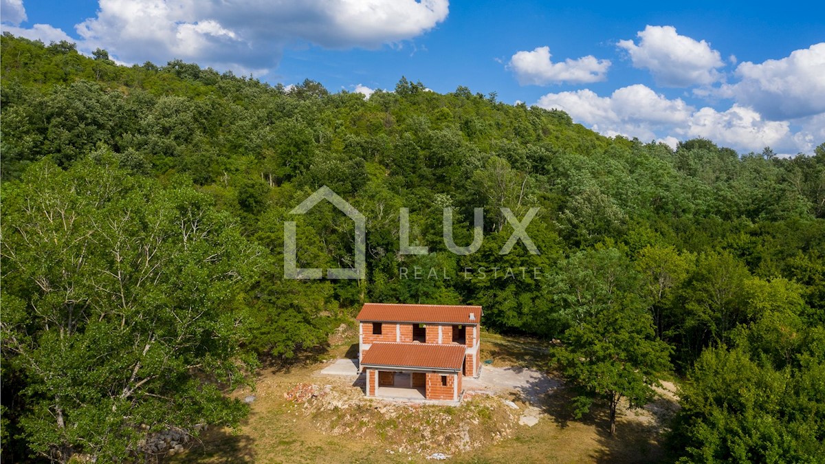 BUZET - villa su terreno 7297m2, nuova costruzione