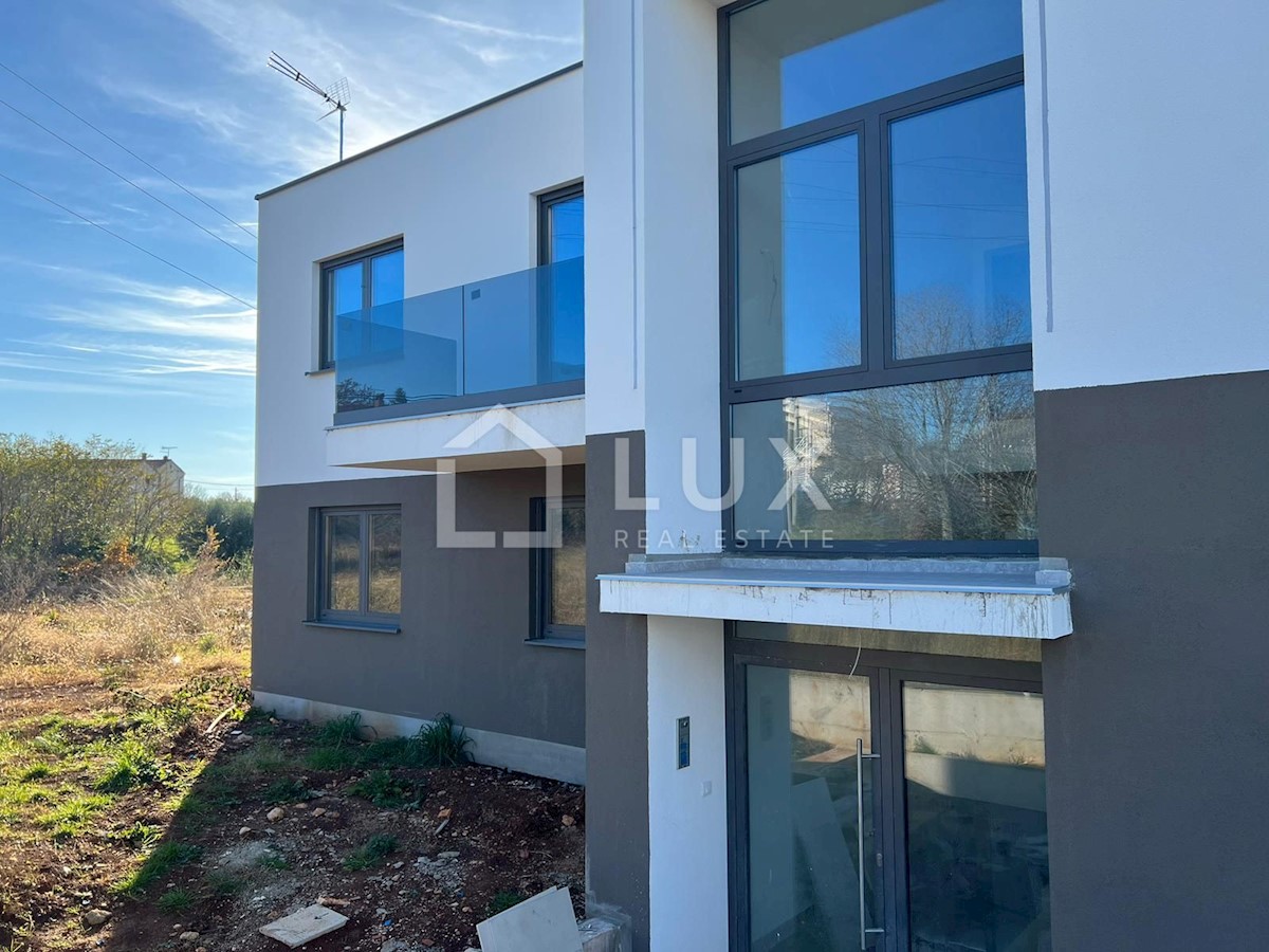 POREČ - appartamento 96m2 con jacuzzi, nuova costruzione