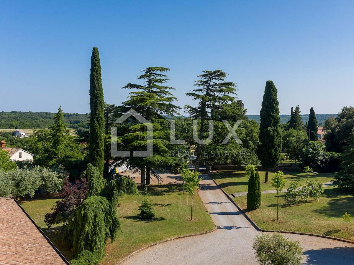 MARČANA - villa di lusso 374m2 su un terreno di 8090m2