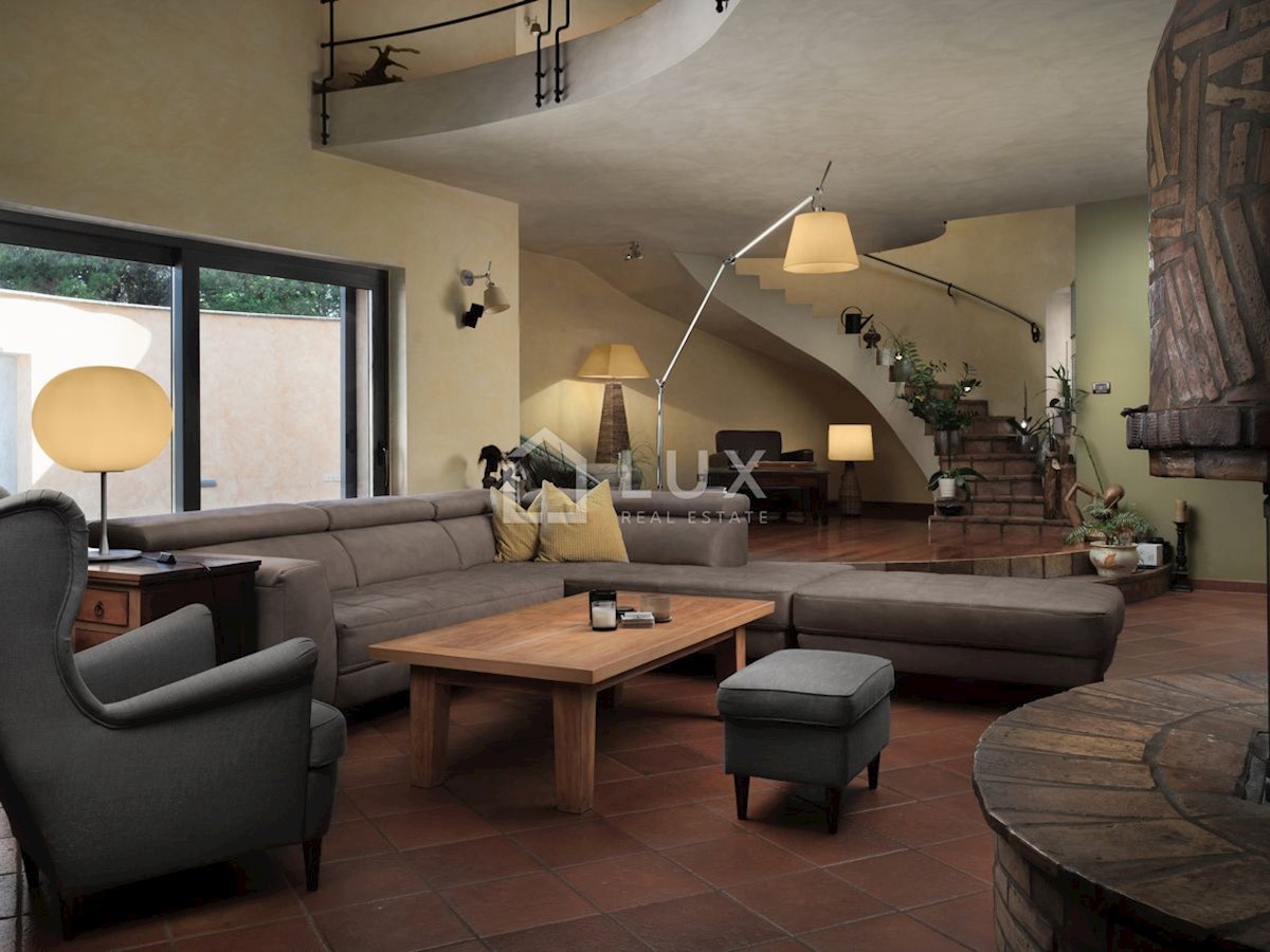 MARČANA - villa di lusso 374m2 su un terreno di 8090m2