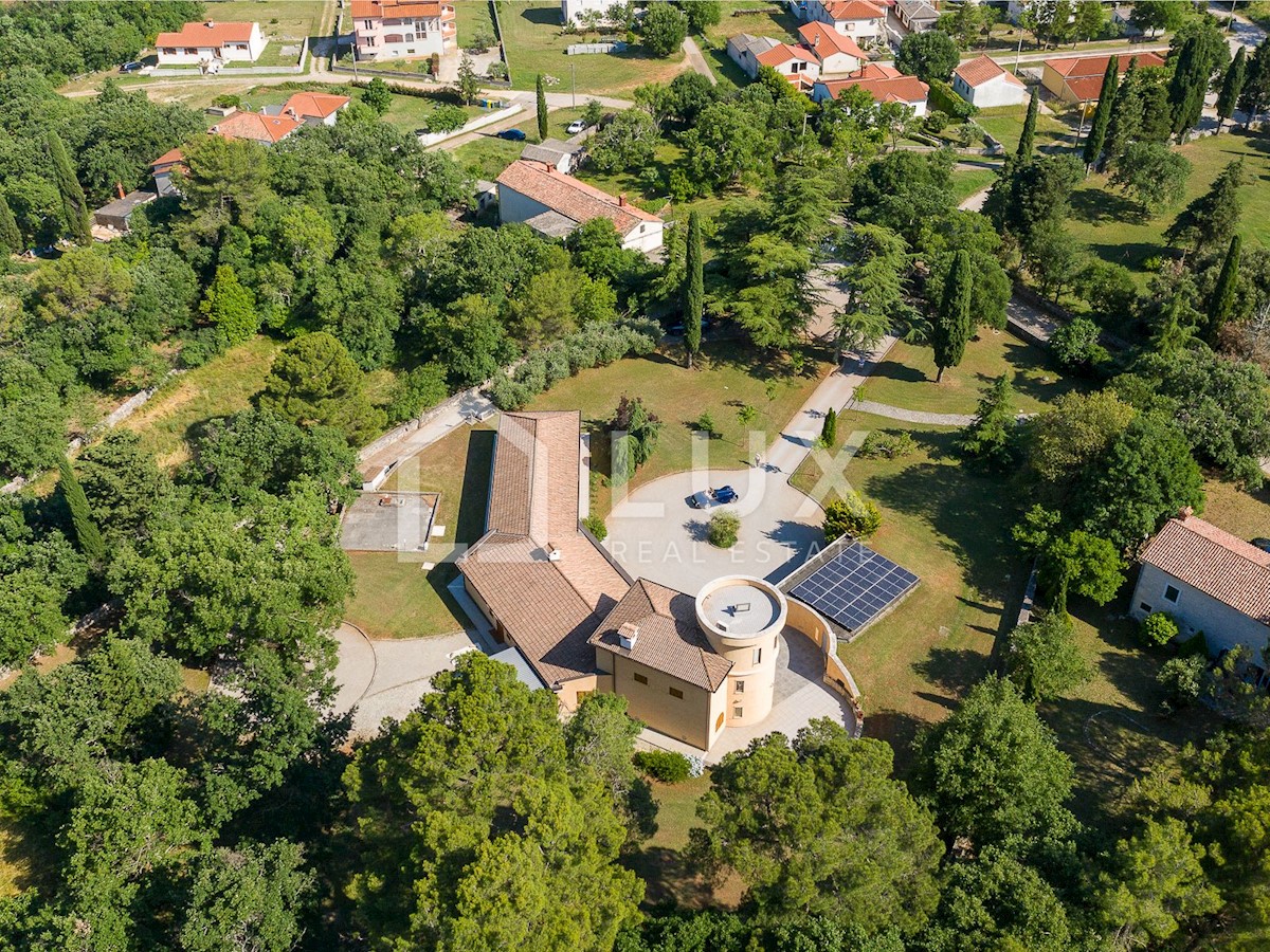 MARČANA - villa di lusso 374m2 su un terreno di 8090m2