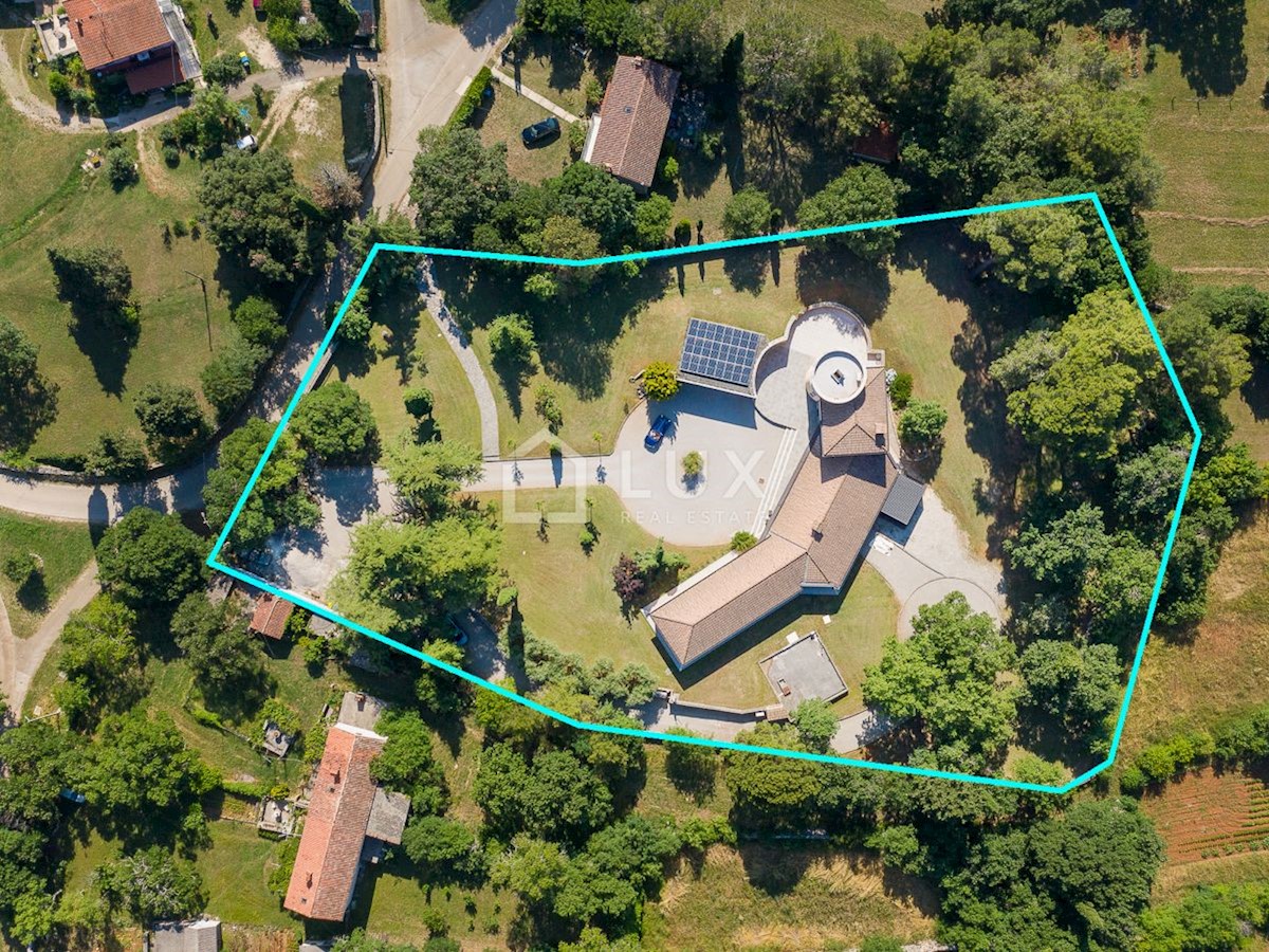 MARČANA - villa di lusso 374m2 su un terreno di 8090m2