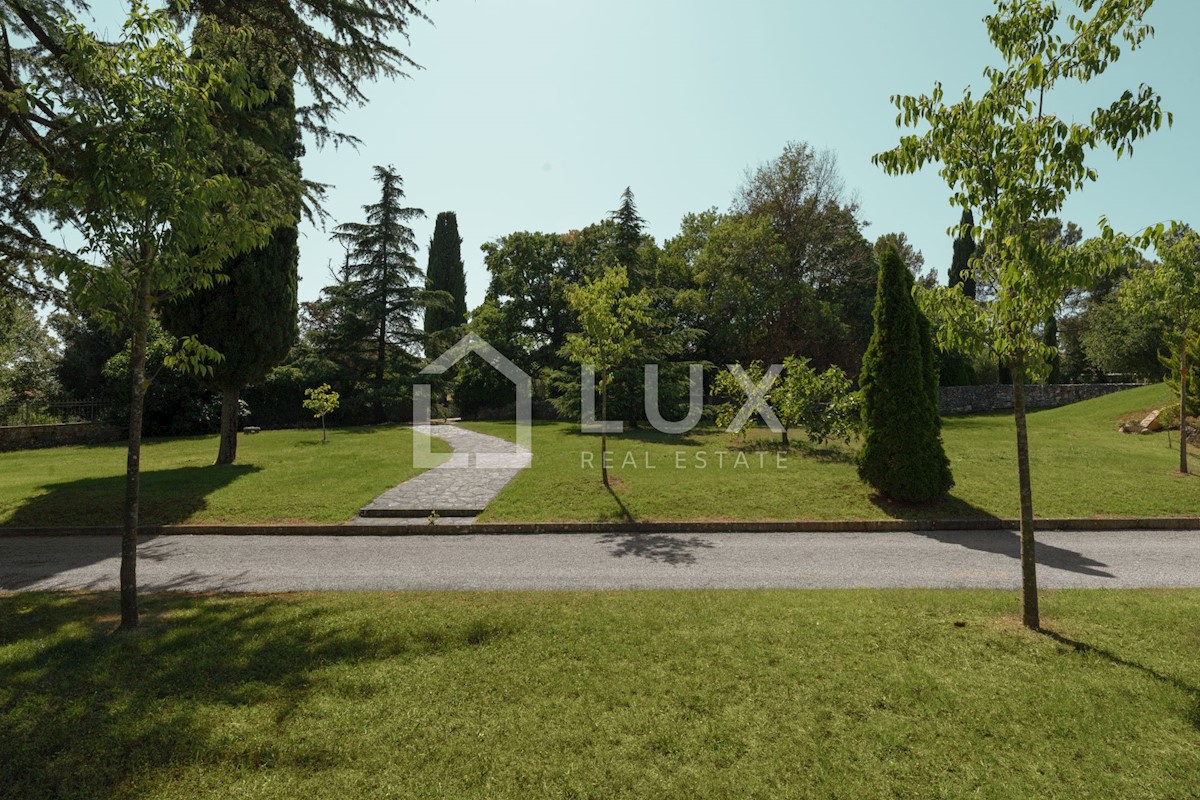 MARČANA - villa di lusso 374m2 su un terreno di 8090m2