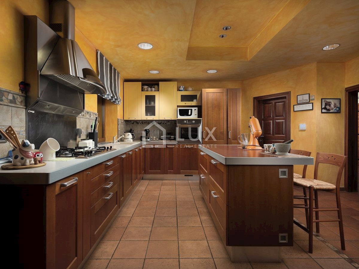 MARČANA - villa di lusso 374m2 su un terreno di 8090m2