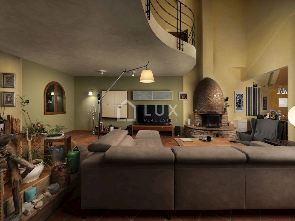 MARČANA - villa di lusso 374m2 su un terreno di 8090m2