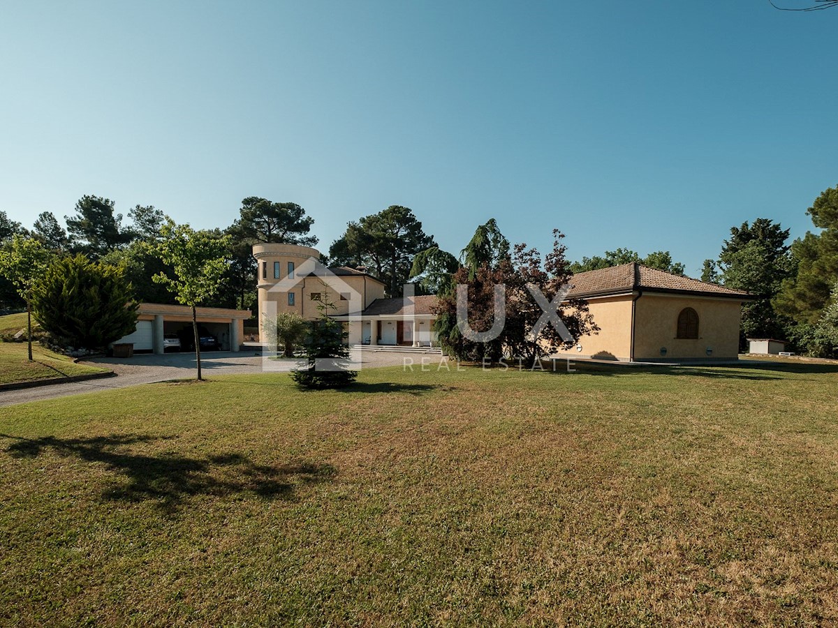 MARČANA - villa di lusso 374m2 su un terreno di 8090m2