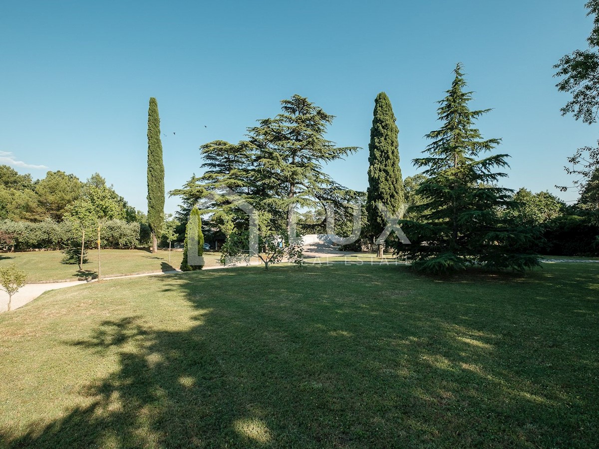 MARČANA - villa di lusso 374m2 su un terreno di 8090m2