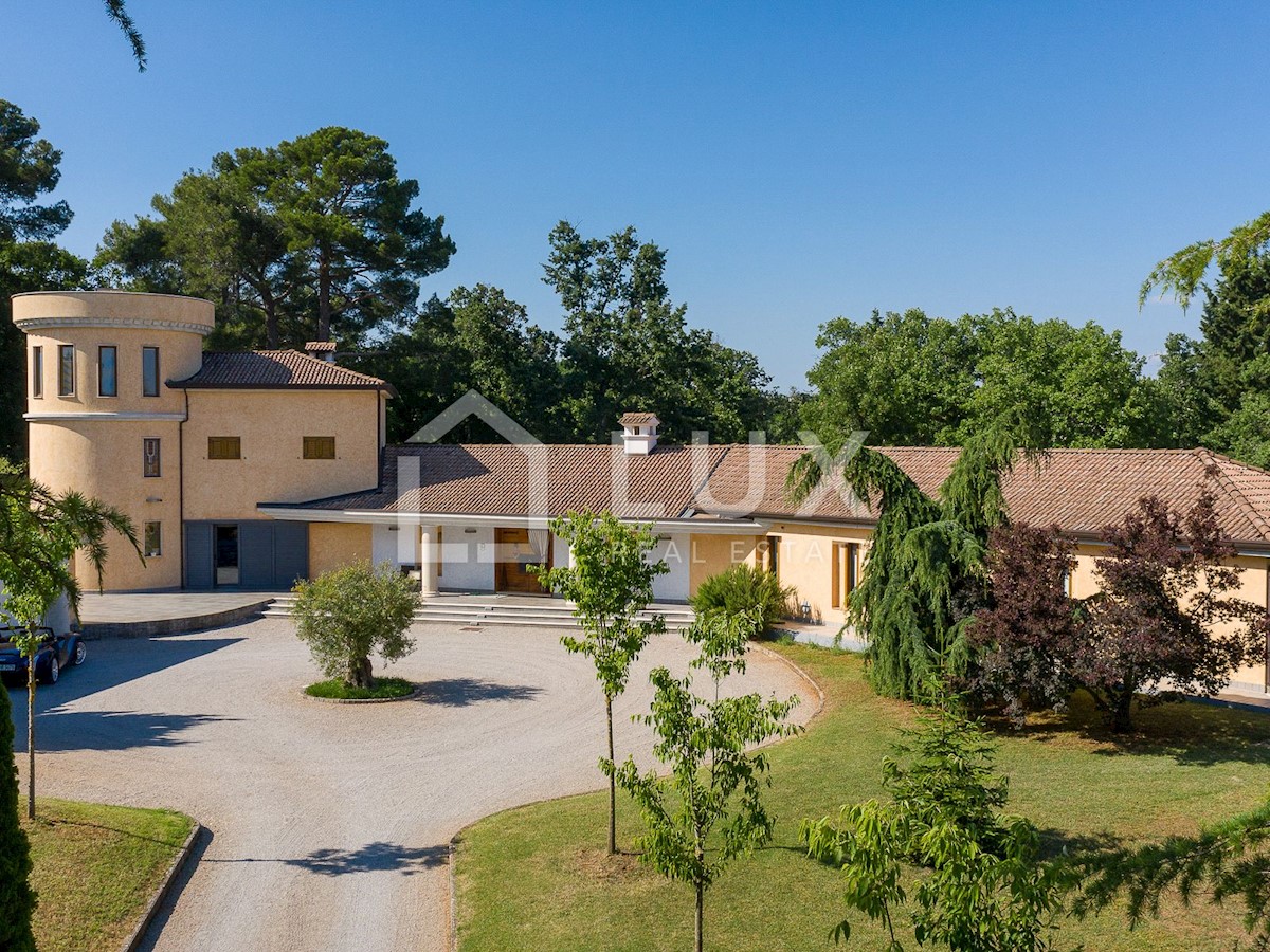 MARČANA - villa di lusso 374m2 su un terreno di 8090m2