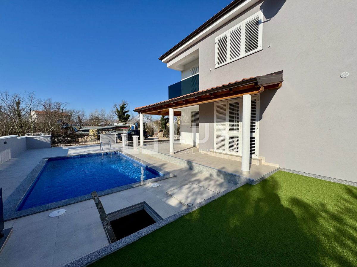 JADRANOVO - casa bifamiliare con piscina