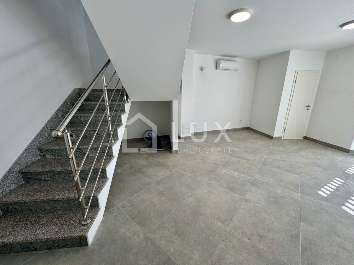 JADRANOVO - casa bifamiliare con piscina