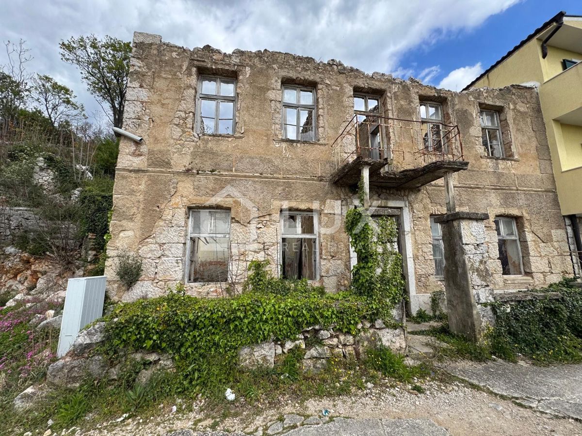CRIKVENICA - terreno 1380m2 con casa per addattamento
