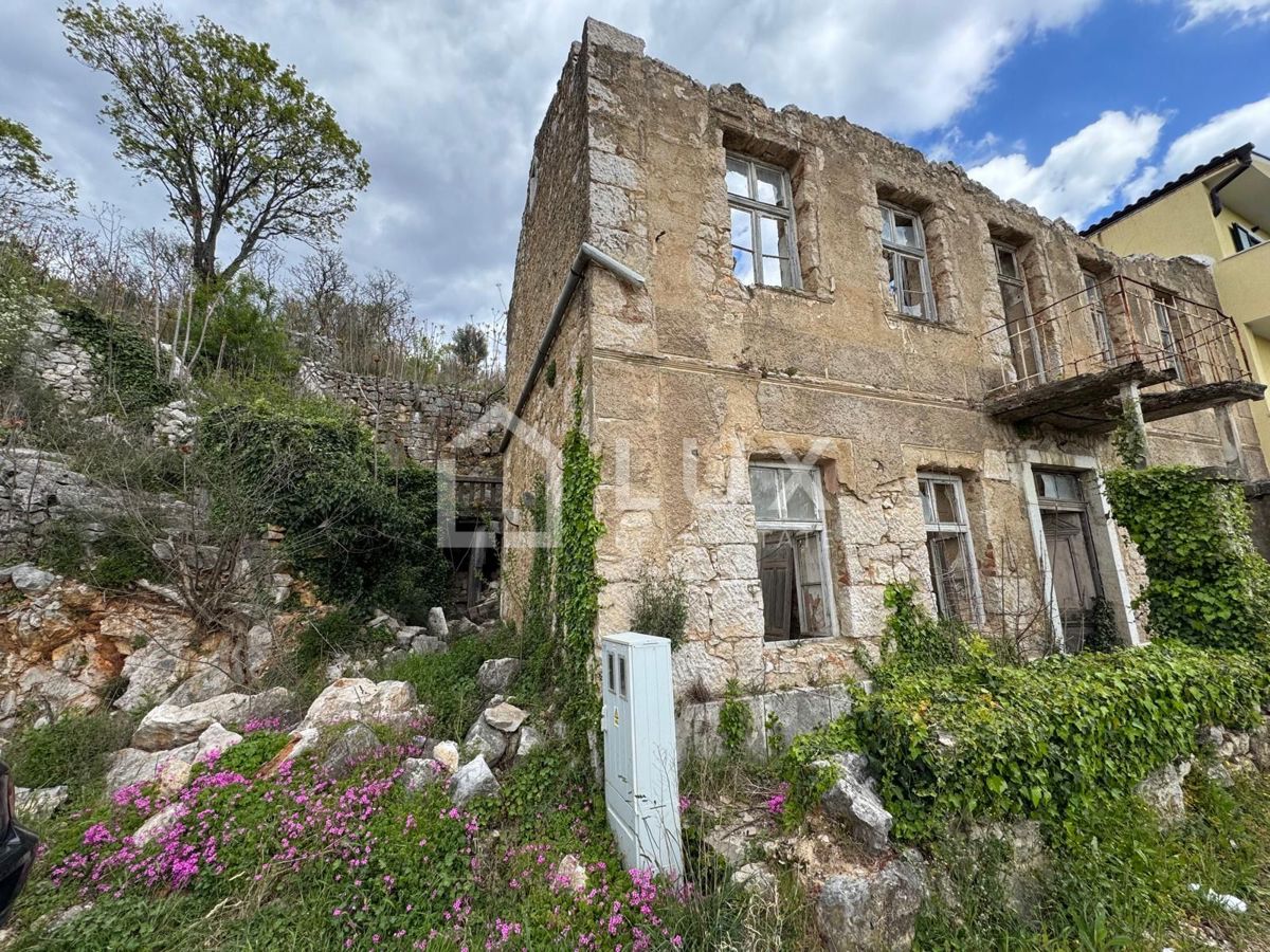 CRIKVENICA - terreno 1380m2 con casa per addattamento