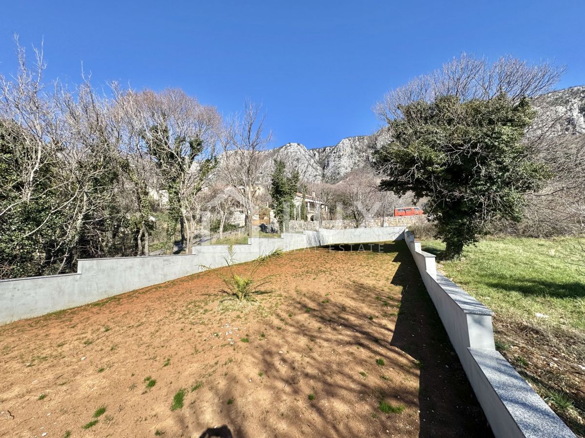 BRIBIR - nuovo edificio con piscina