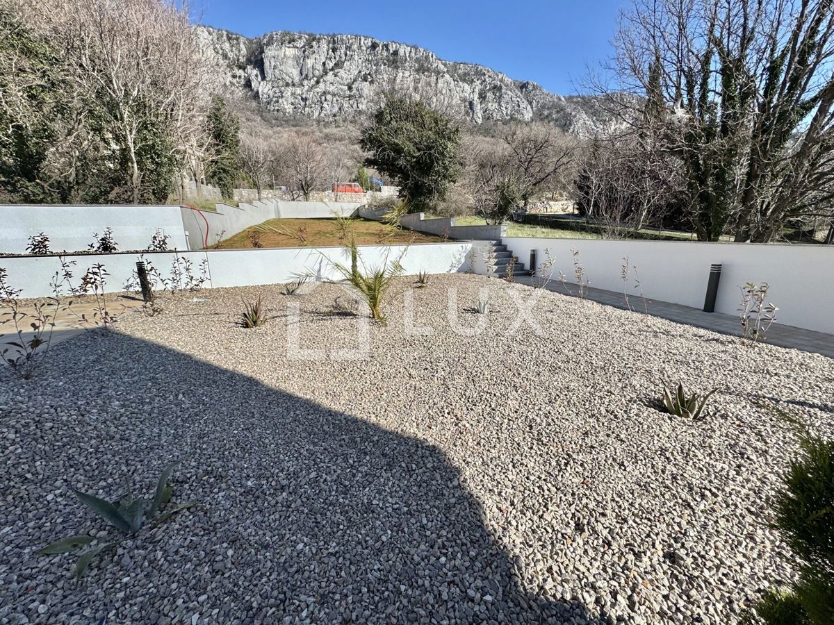 BRIBIR - nuovo edificio con piscina