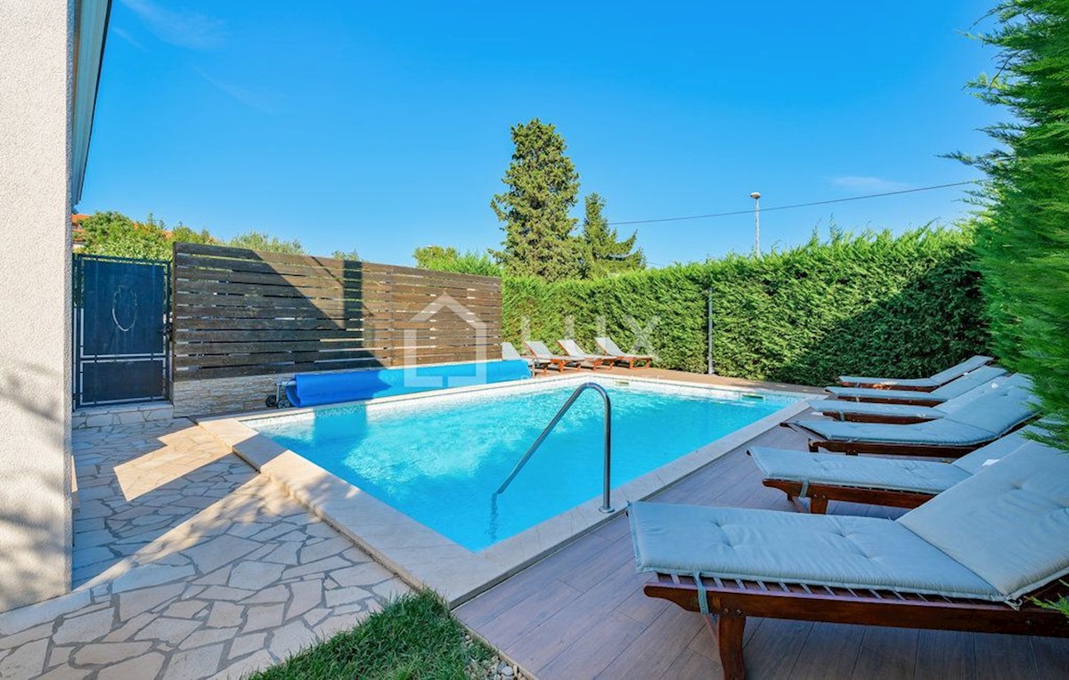 FASANA - villa con piscina e vista mare