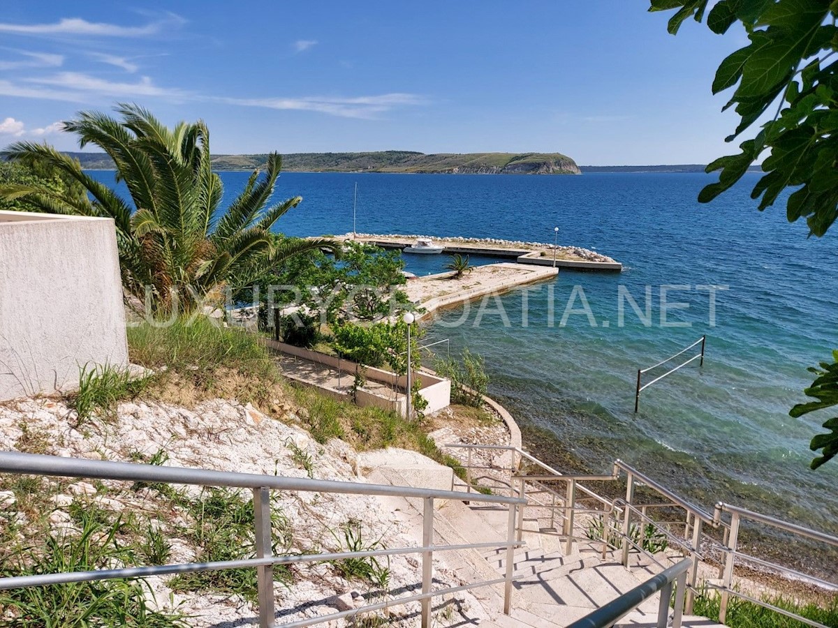 Casa prima fila al mare, zona Zara