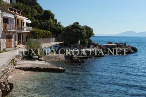 Waterfront house for sale near Makarska