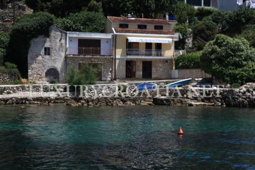 Waterfront house for sale near Makarska