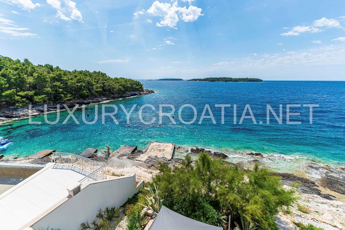 la villa sulla spiaggia in prima fila di Korcula, in Croazia