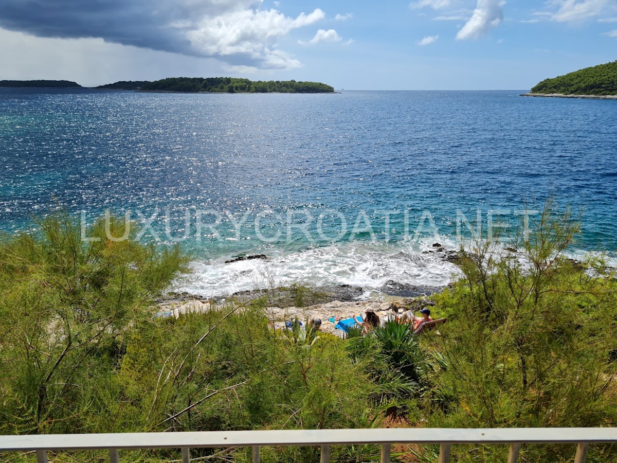 la villa sulla spiaggia in prima fila di Korcula, in Croazia