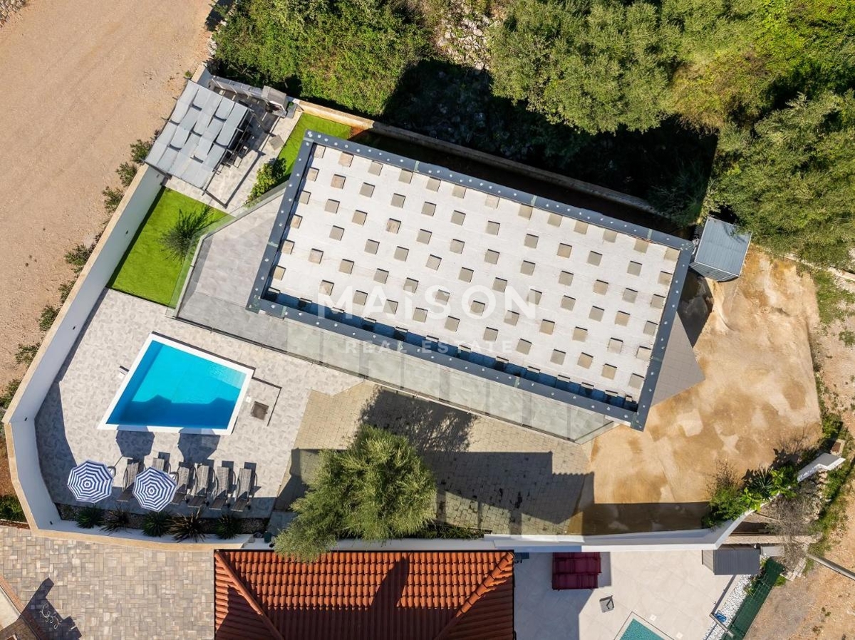 Isola di Krk, casa con piscina in una posizione tranquilla