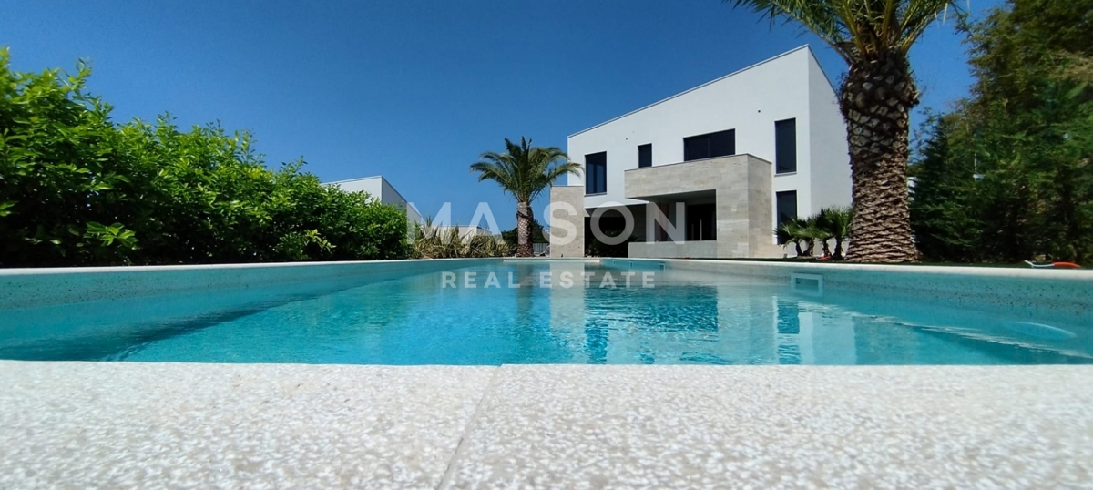 Isola di Krk, Malinska, villa di lusso all'interno di un resort con vista mare